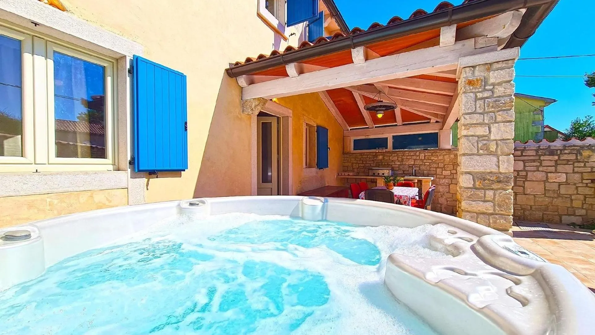Ferienhaus Fuer 6 Personen Ca 80 Qm In Kavran, Istrien Suedkueste Von Istrien بيت للعطل